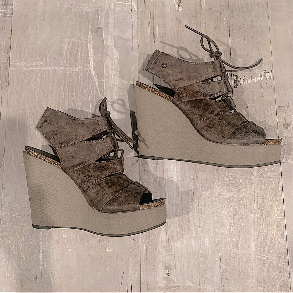Sz 7 Simply Vera Vera Wang Women's Peep-Toe Dress Wedge Platform Heels